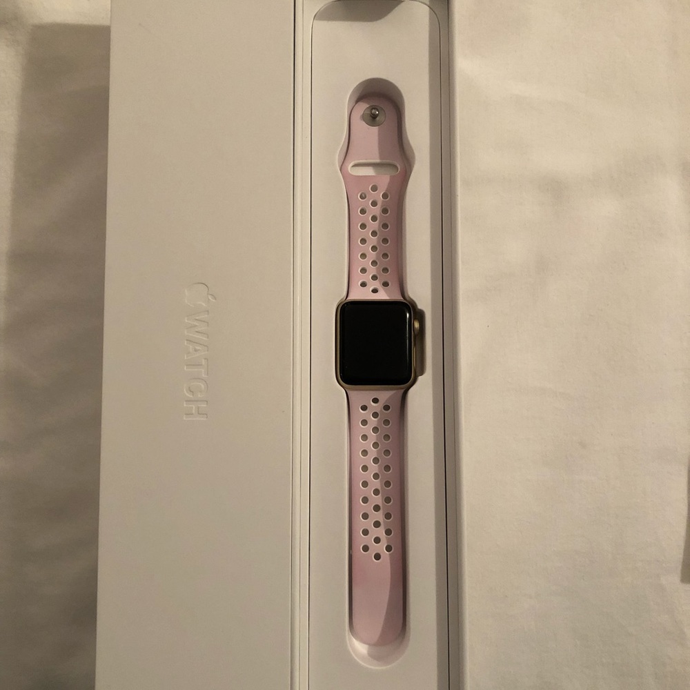 Apple Watch Series 2 38mm Gold includes 3 Bands